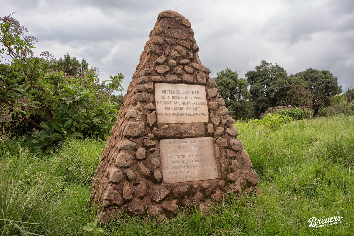 Grabmal von Bernhard und Michael Grzimek am Ngrongoro-Krater in Tansania