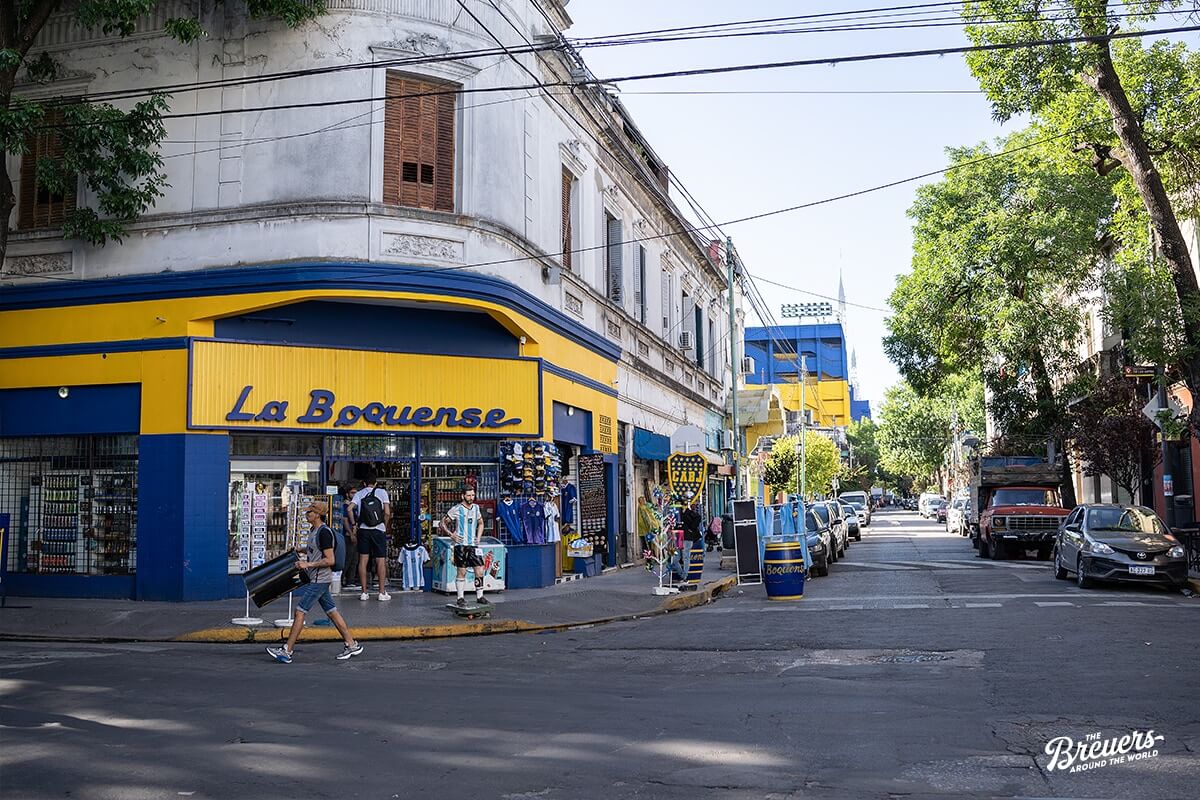 La Bombonera ist das blau-gelbe Heimatstadion des Fußballvereins Boca Juniors