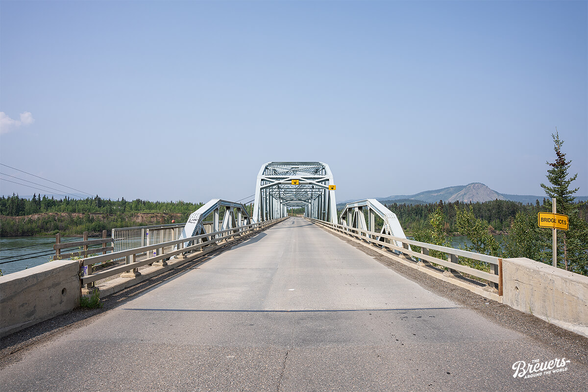 Brücke uf dem Klondike Highway in der Nähe von Stewart Crossing
