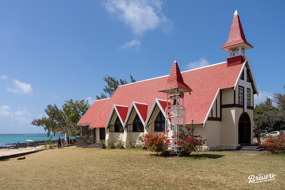 Die Kapelle Notre Dame Auxiliatrice ist das Wahrzeichen am Cap Malheureux auf Mauritius