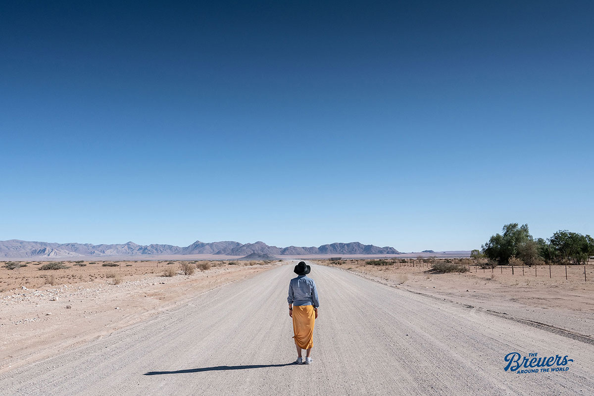 Unendliche Weite auf dem Weg in die Sossusvlei Wüste von Namibia