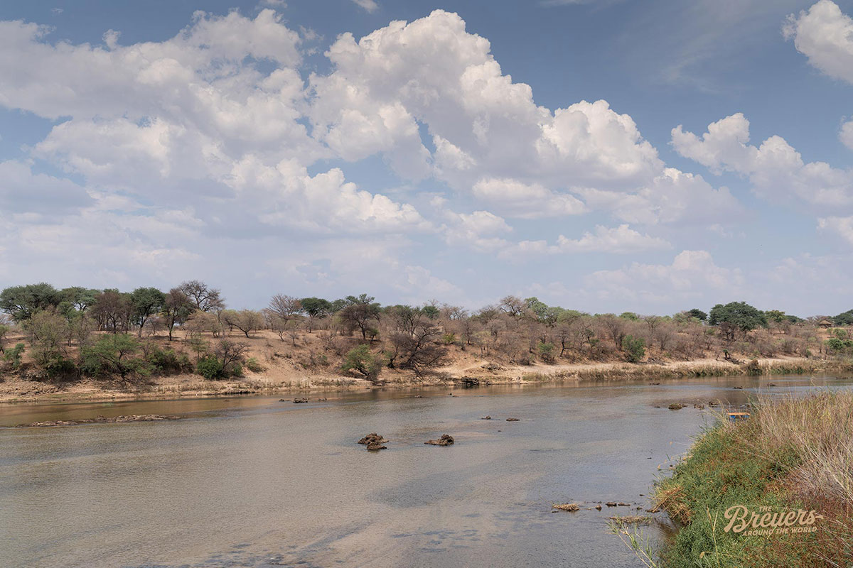 Okavango Fluss zwischen Angola und Namibia