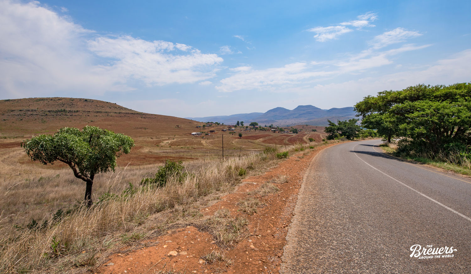 Straße durch Mpumalanga in der Nähe des Krüger Nationalparks