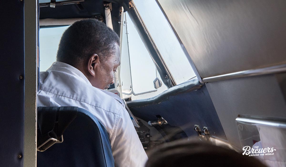 Direkt hinter dem Piloten auf dem Flug nach Zanzibar