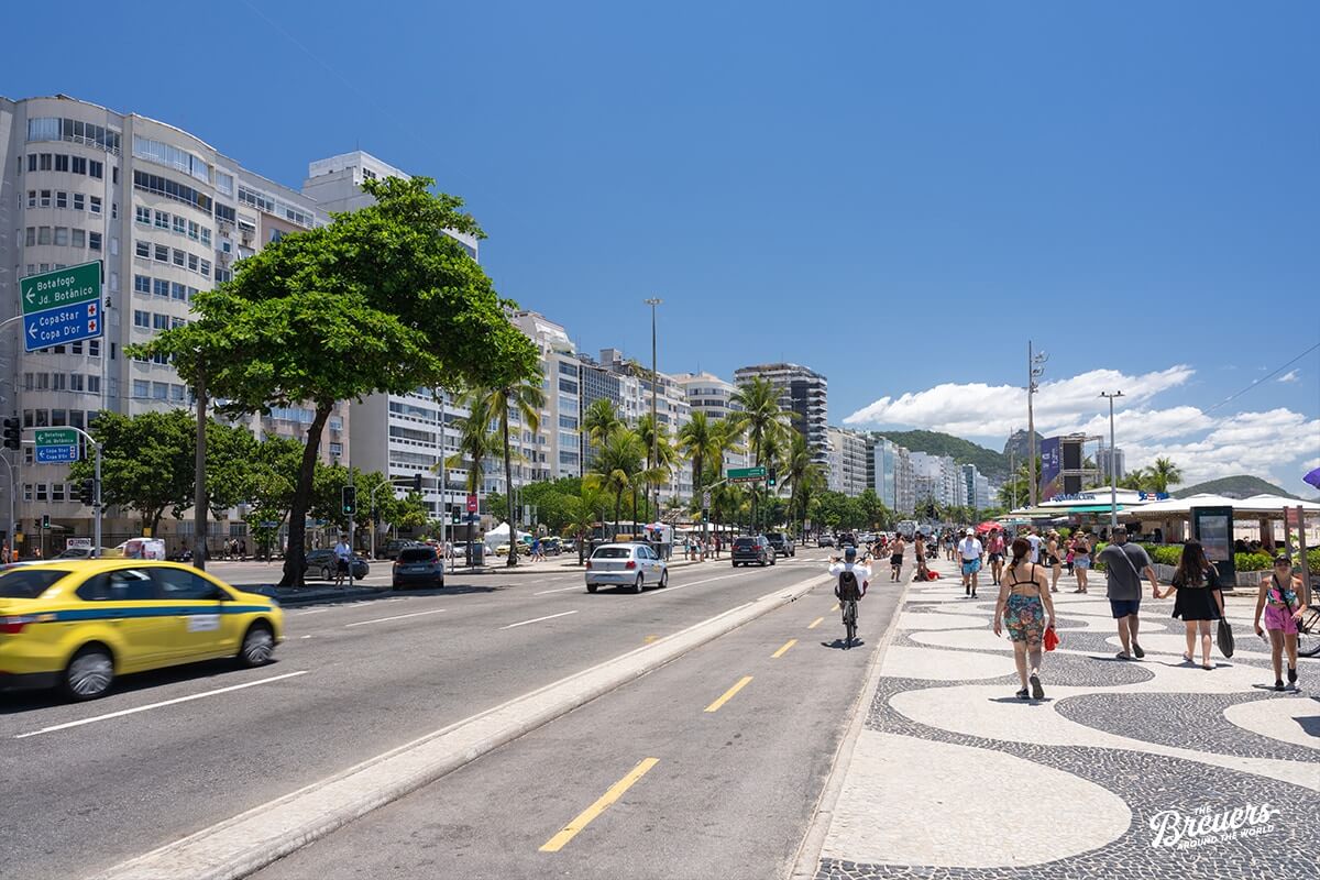 Avenida Atlântica an der Copacabana in Rio de Janeiro