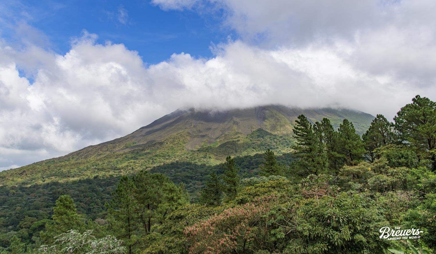 Vulkan Arenal im Nebel von Costa Rica