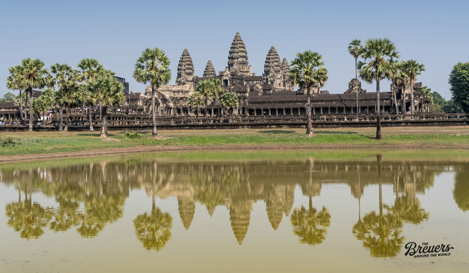 Die Tempelanlage von Angkor Wat spiegelt sich im See