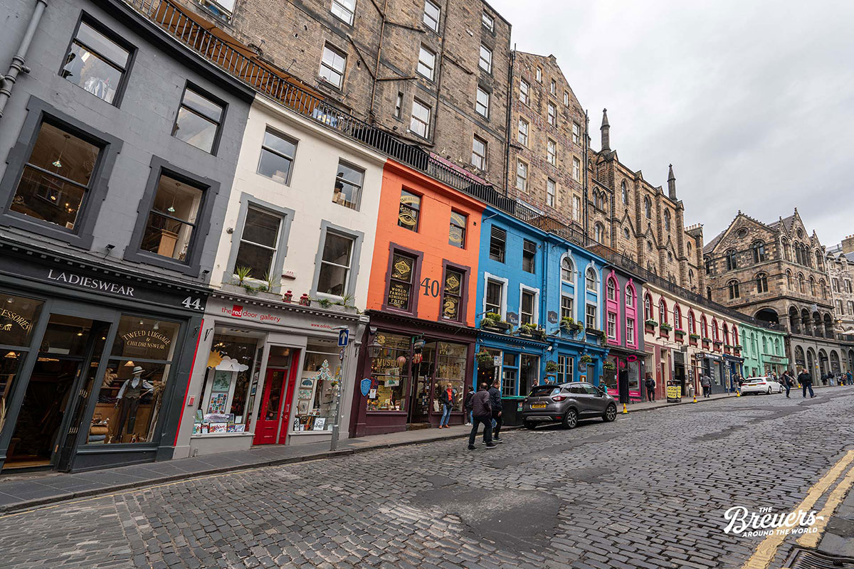 Victoria Street ist die meistfotofierte Straße in Edinburgh