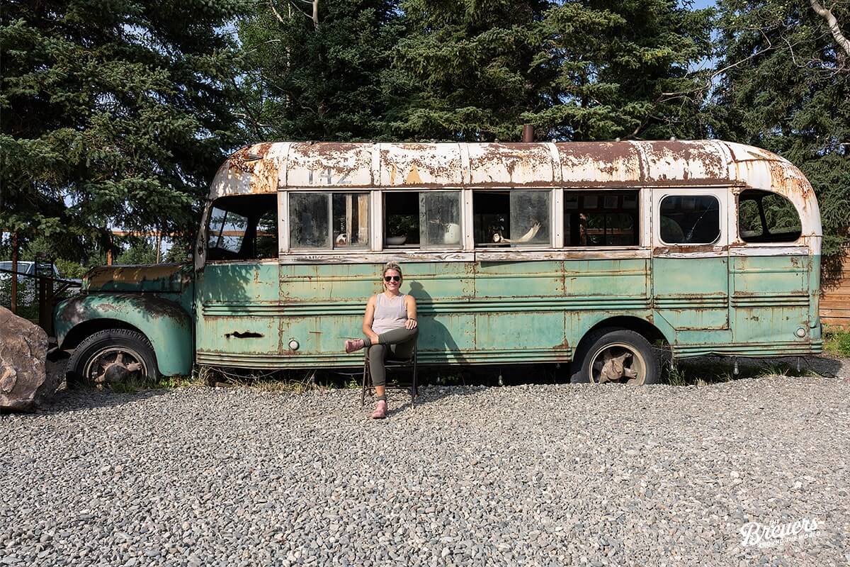 Bus von Christoper McCandless in der 49th State Brewing in Healy Alaska