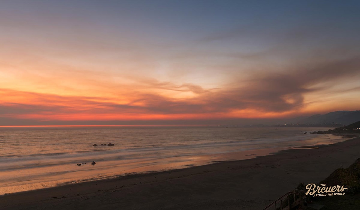 Rauch der kalifornischen Waldbrände verdeckt den wunderschönen Sonnenuntergang