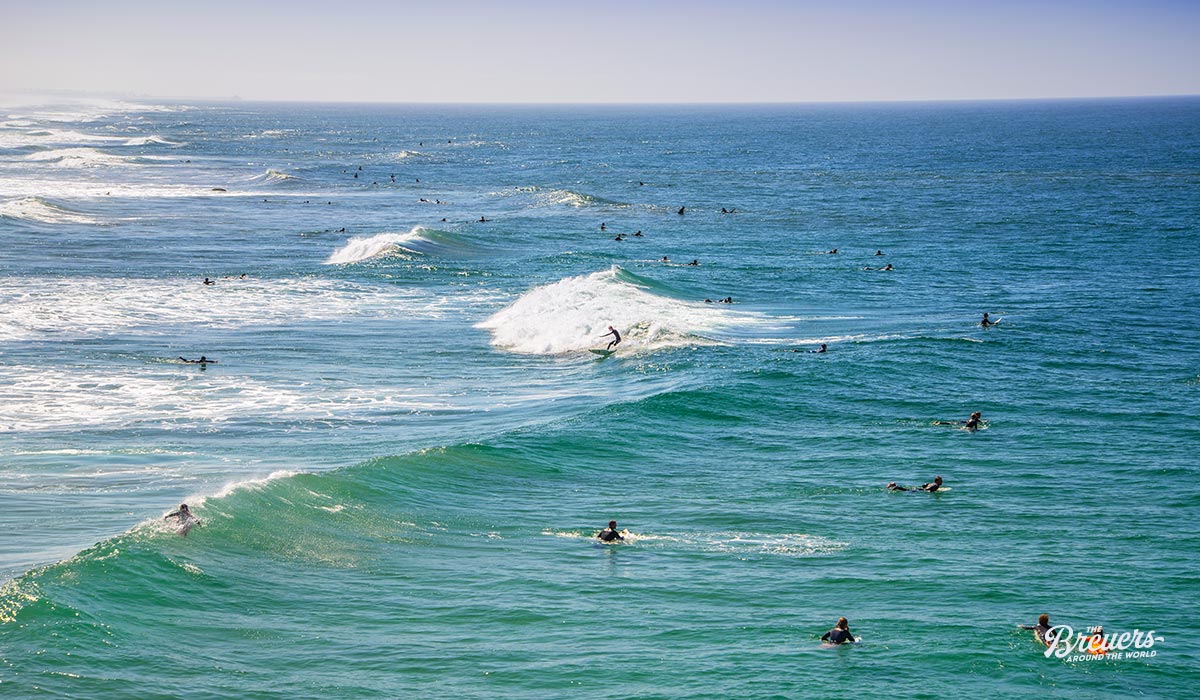 Surfer am Huntington Beach in Kalifornien