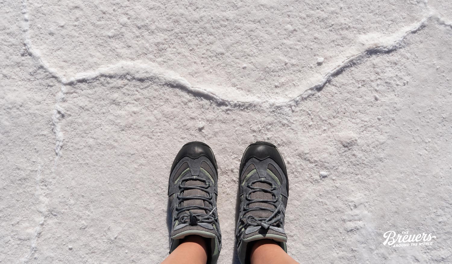 Schuhe auf der Salzkruste in der Bonneville Salt Flats