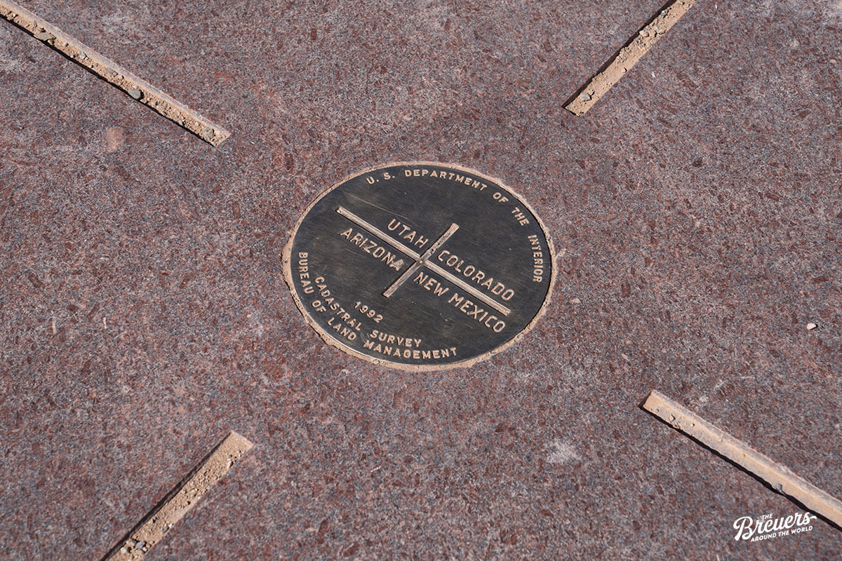Aluminium-Bronze-Platte im Zentrum des Four Corners Monument