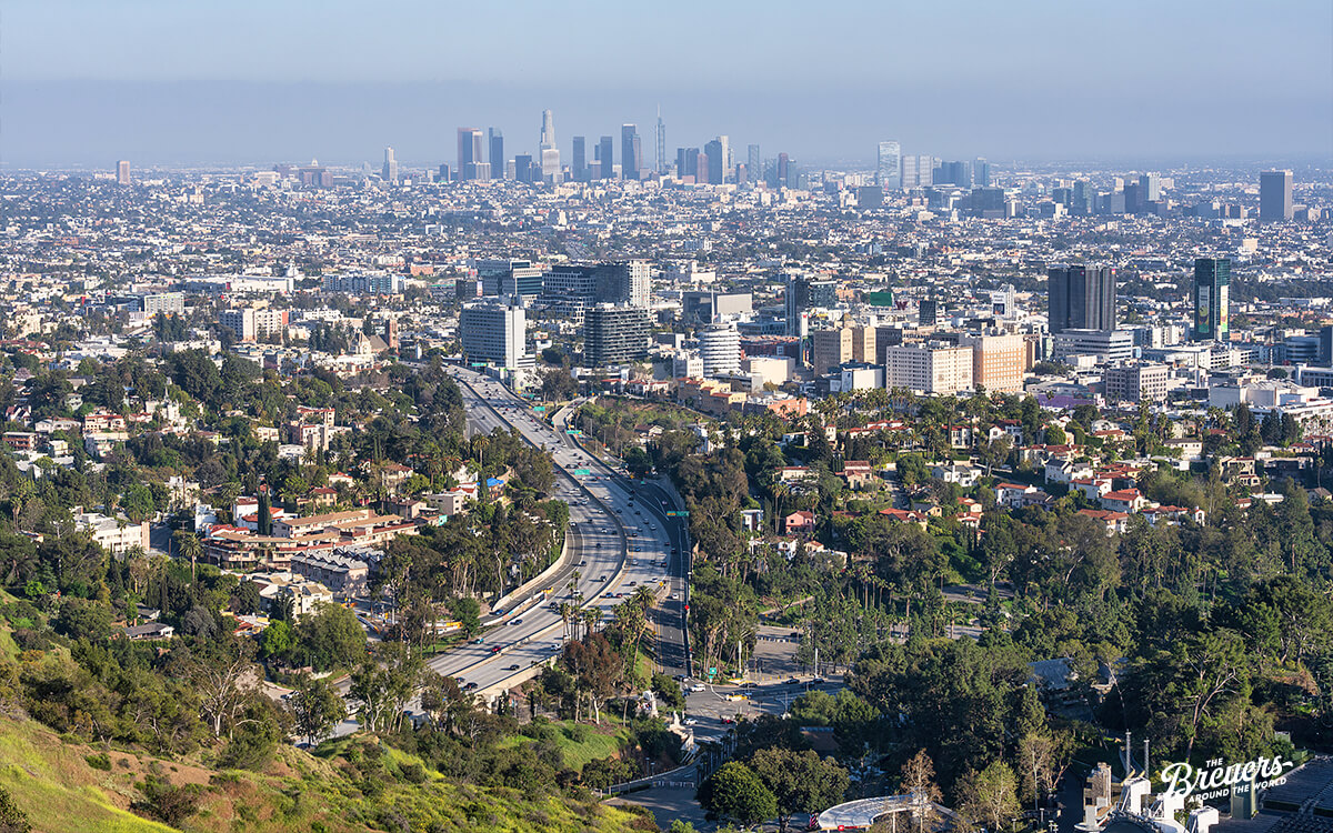 Jerome C. Daniel Overlook am Mulholland Drive in Hollywood bietet ein tolles Panorama auf Downtown Los Angeles