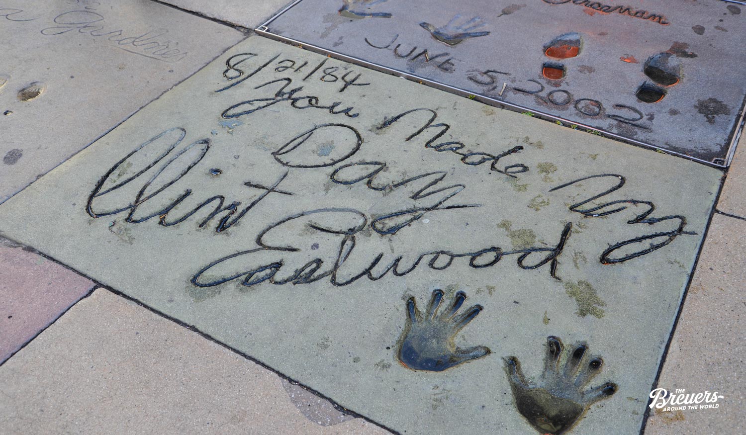 Handabdrücke und Unterschrift von Hollywood-Legende Clint Eastwood vor dem TCL Chinese Theatre