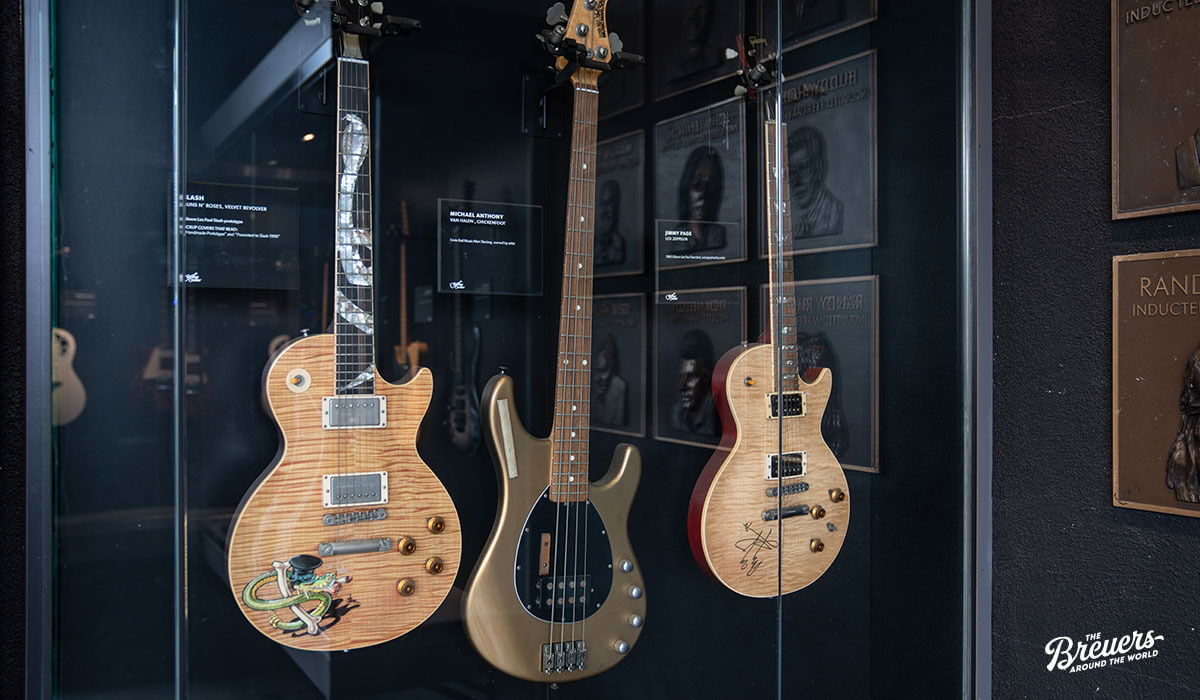 Gitarre von Slash im Schaufenster von Guitar World Hollywood