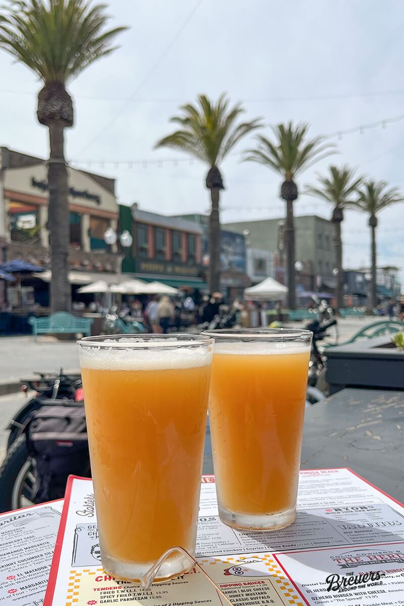 Erfrischendes Craft Beer in einer Bar in Downtown Hermosa Beach