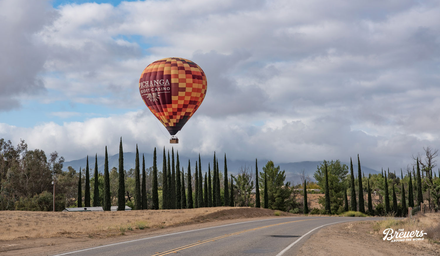 Ballon des Pechanga Casinos über den Weinbergen von Temecula